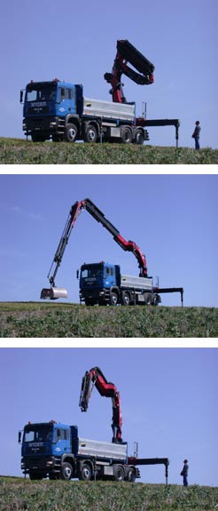 LKW-Kran 54 mt beim Aufstellen